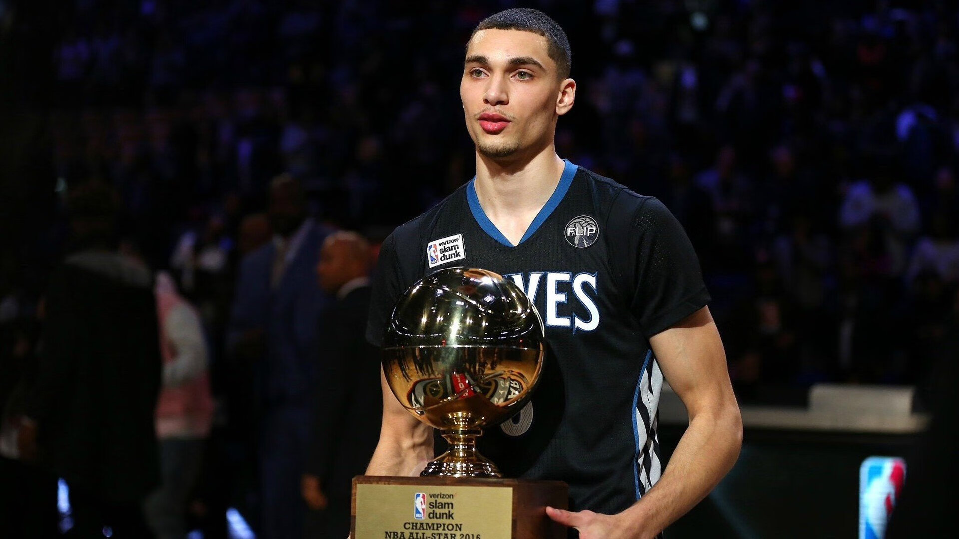 开云·体育官网-山林深度穿越赛，感受原生态的运动魅力，穿越山林生活