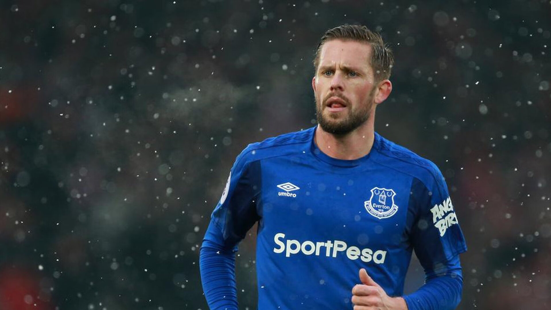 “羽毛球：简阳文体中心赛场迎来世界羽坛巨星对决”